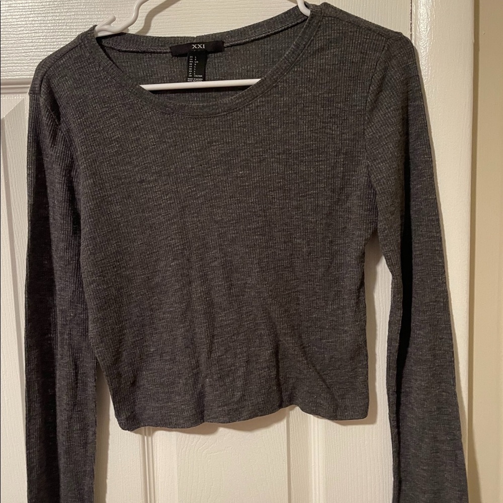 Gray long sleeved crop shirt